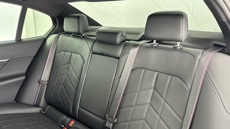 BMW 5 Series 550e xDrive M Sport Pro 4dr Auto [Tech+/Comfort+] Saloon